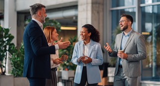 Business Event mit Gästen im Gespräch